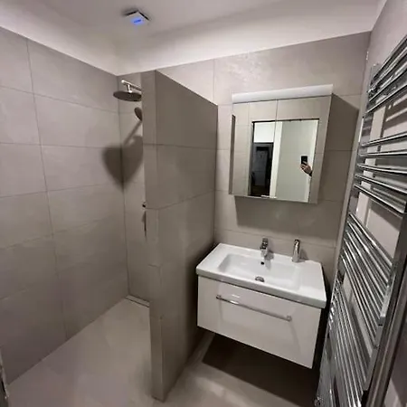 Lägenhet Zizkov - Dz Rent *